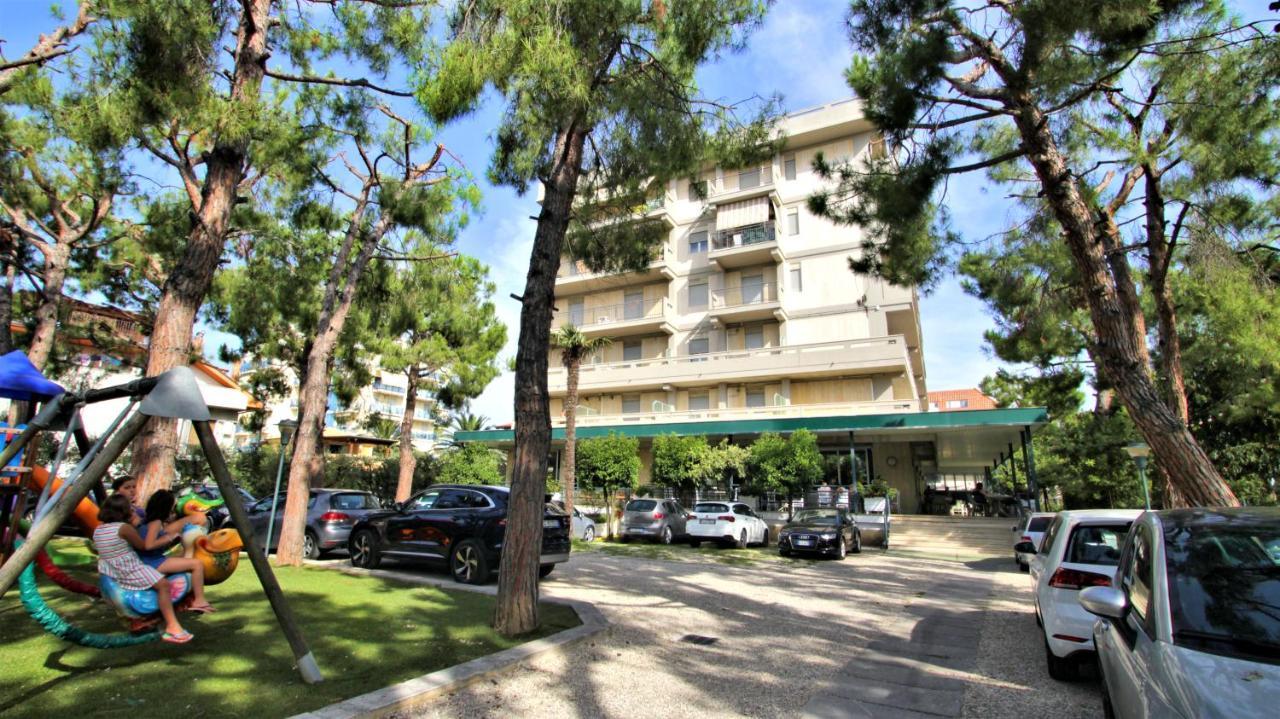 Hotel Pineta San Benedetto del Tronto Exteriér fotografie